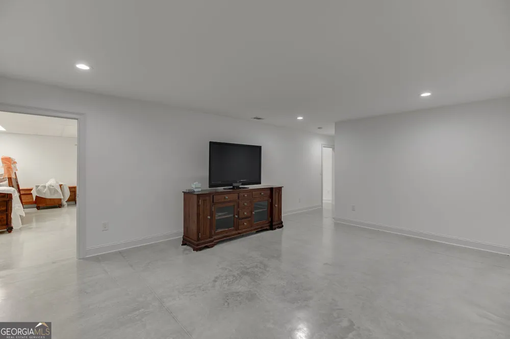 563 Martin RD Talmo, GA 30575
