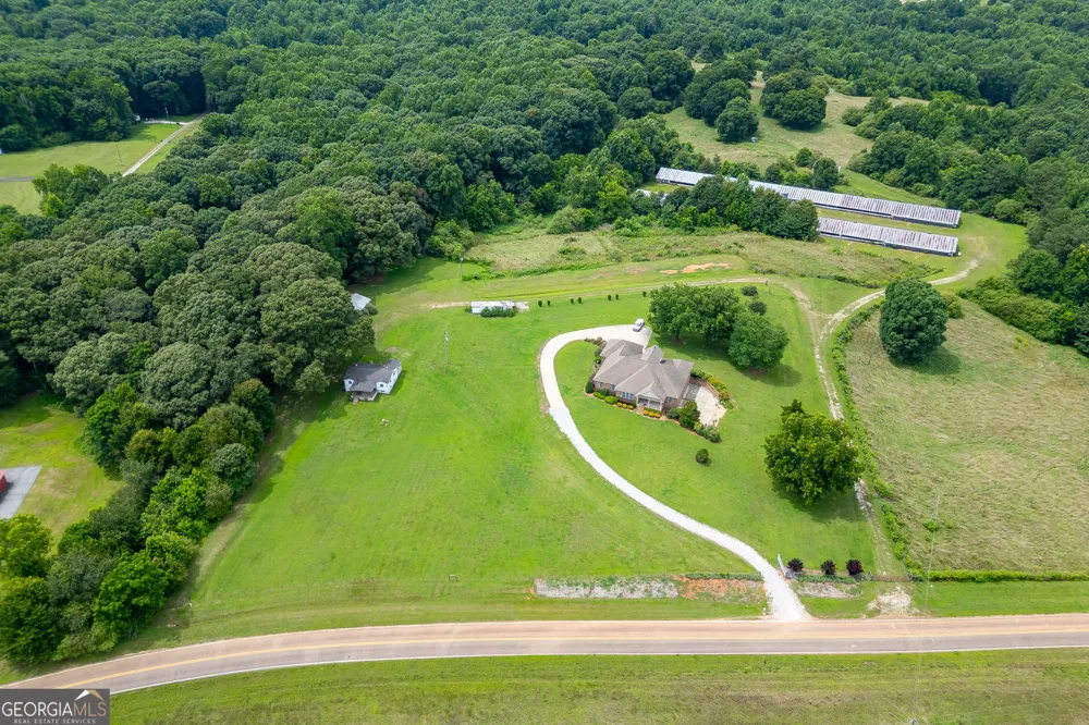 563 Martin RD Talmo, GA 30575