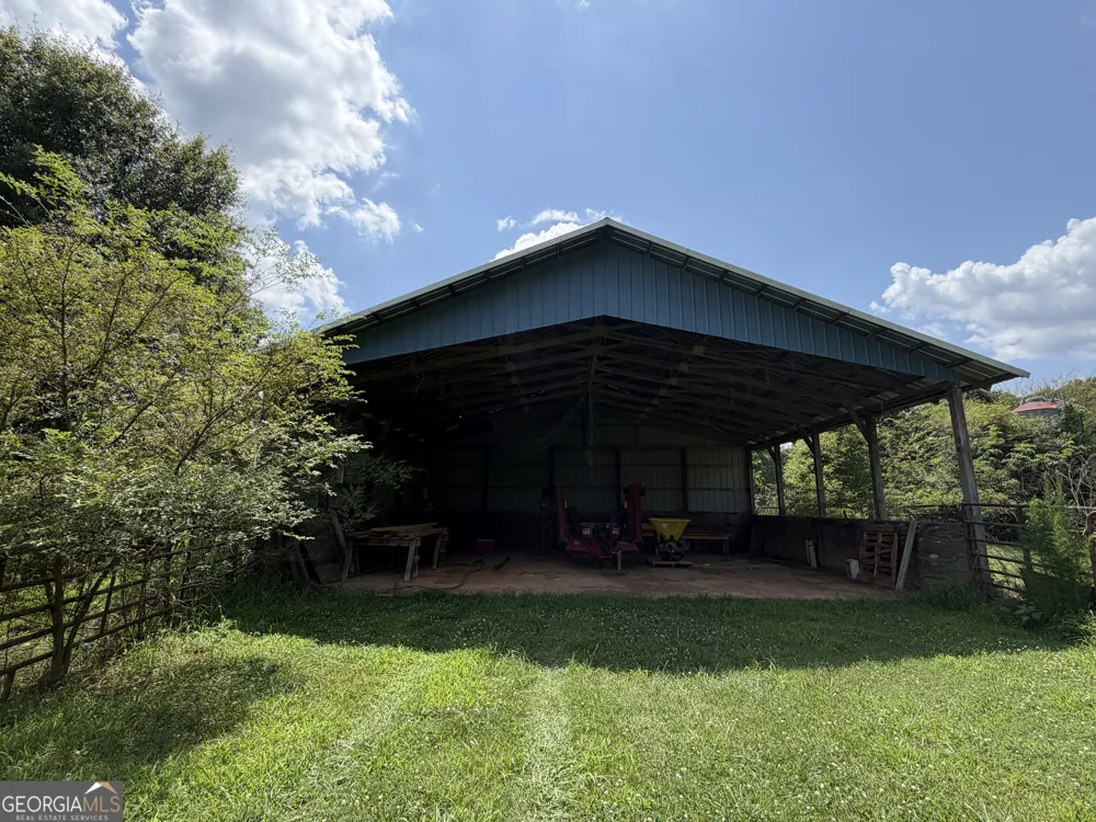 563 Martin RD Talmo, GA 30575
