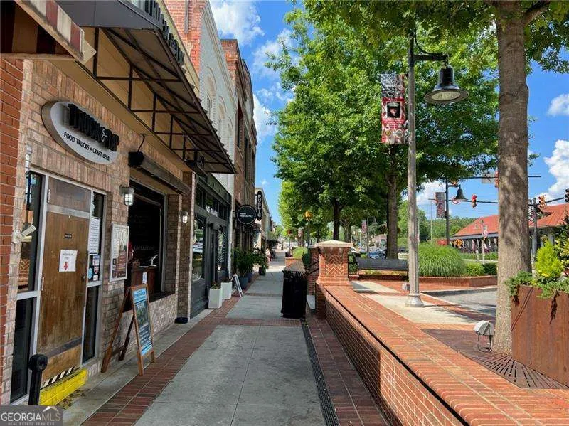 9040 Main ST Woodstock, GA 30188
