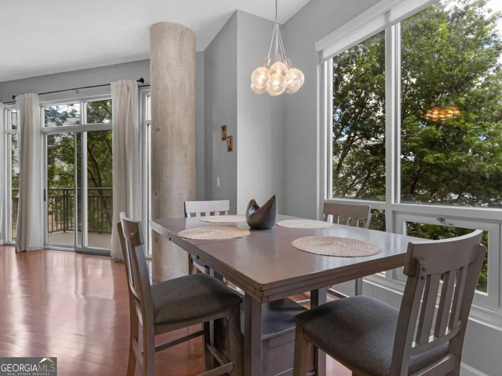 711 Cosmopolitan DR NE Atlanta, GA 30324