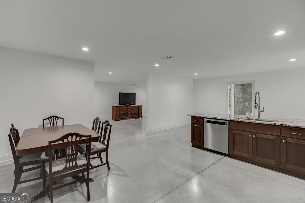 563 Martin RD Talmo, GA 30575