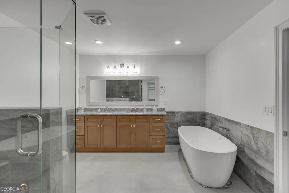 563 Martin RD Talmo, GA 30575