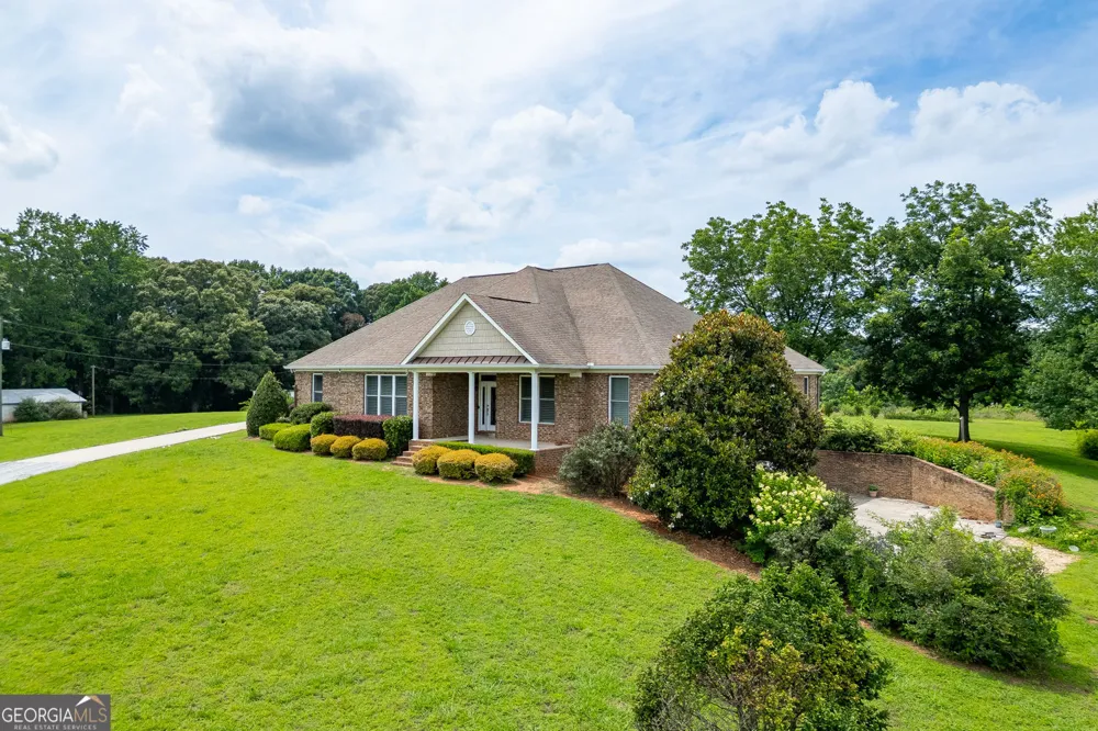 563 Martin RD Talmo, GA 30575