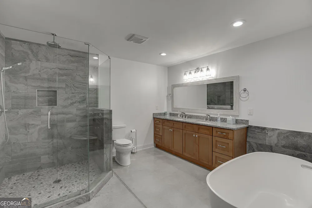 563 Martin RD Talmo, GA 30575