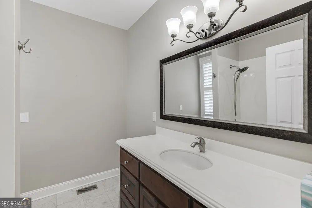 563 Martin RD Talmo, GA 30575