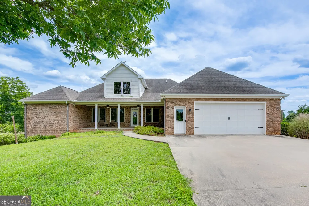563 Martin RD Talmo, GA 30575