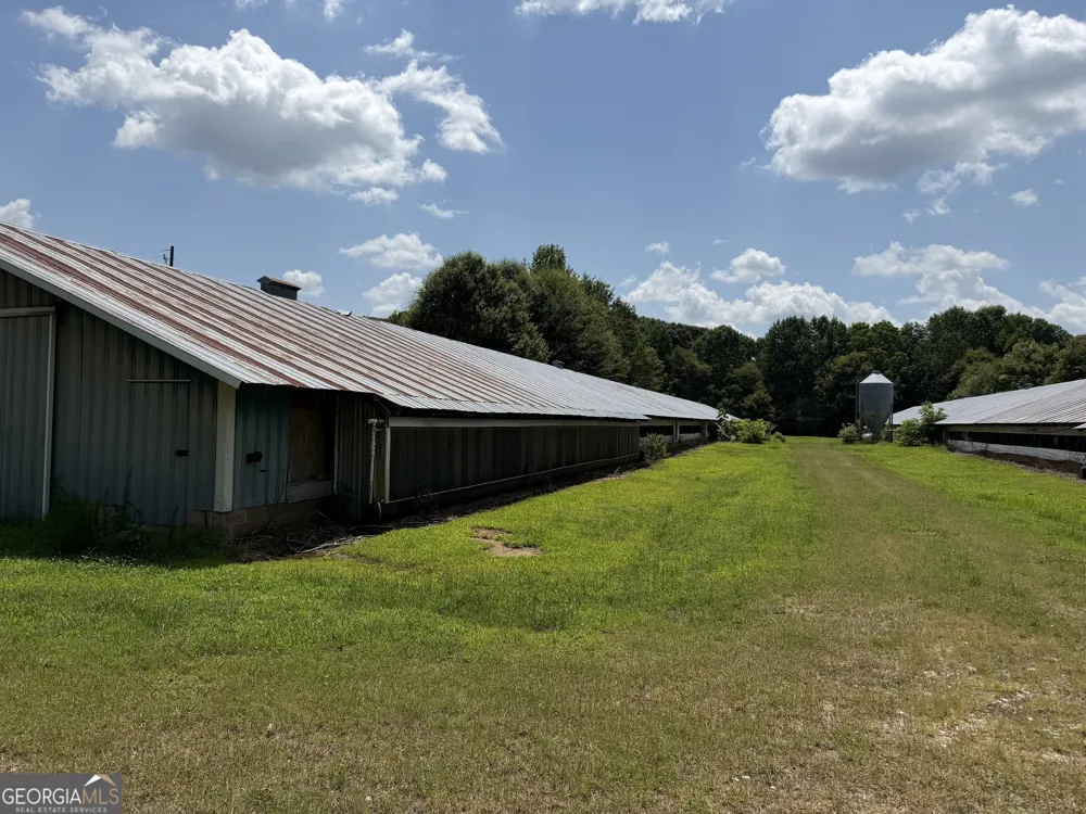 563 Martin RD Talmo, GA 30575