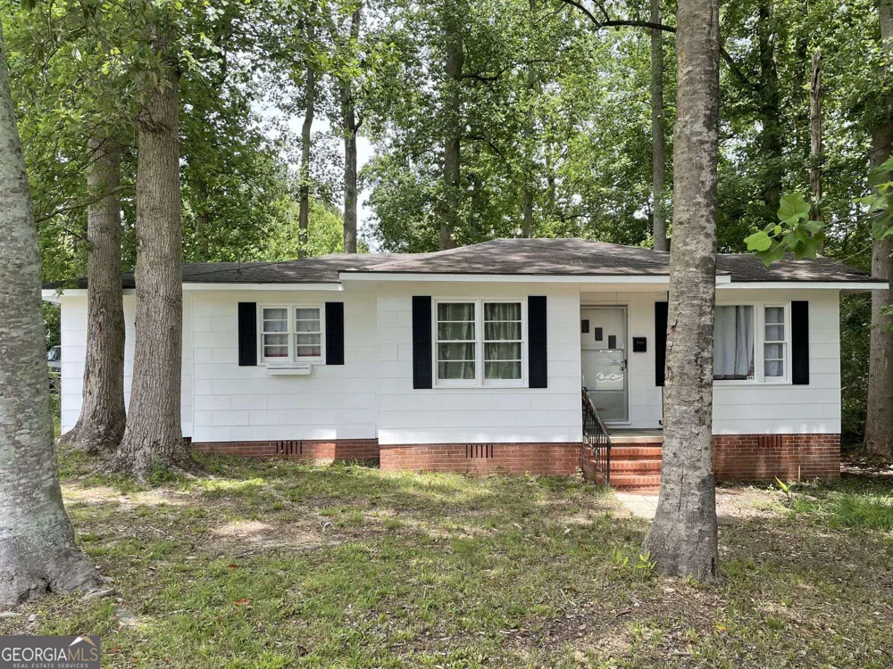 646 N Main ST Swainsboro, GA 30401