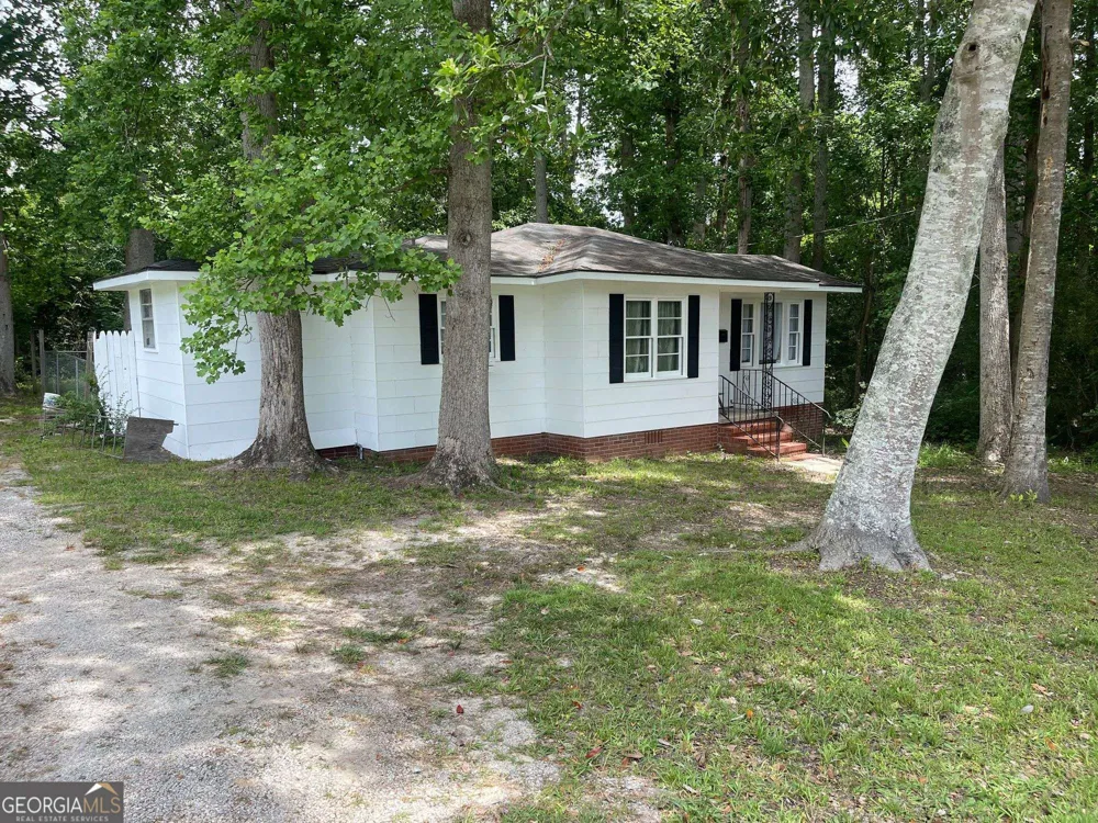 646 N Main ST Swainsboro, GA 30401