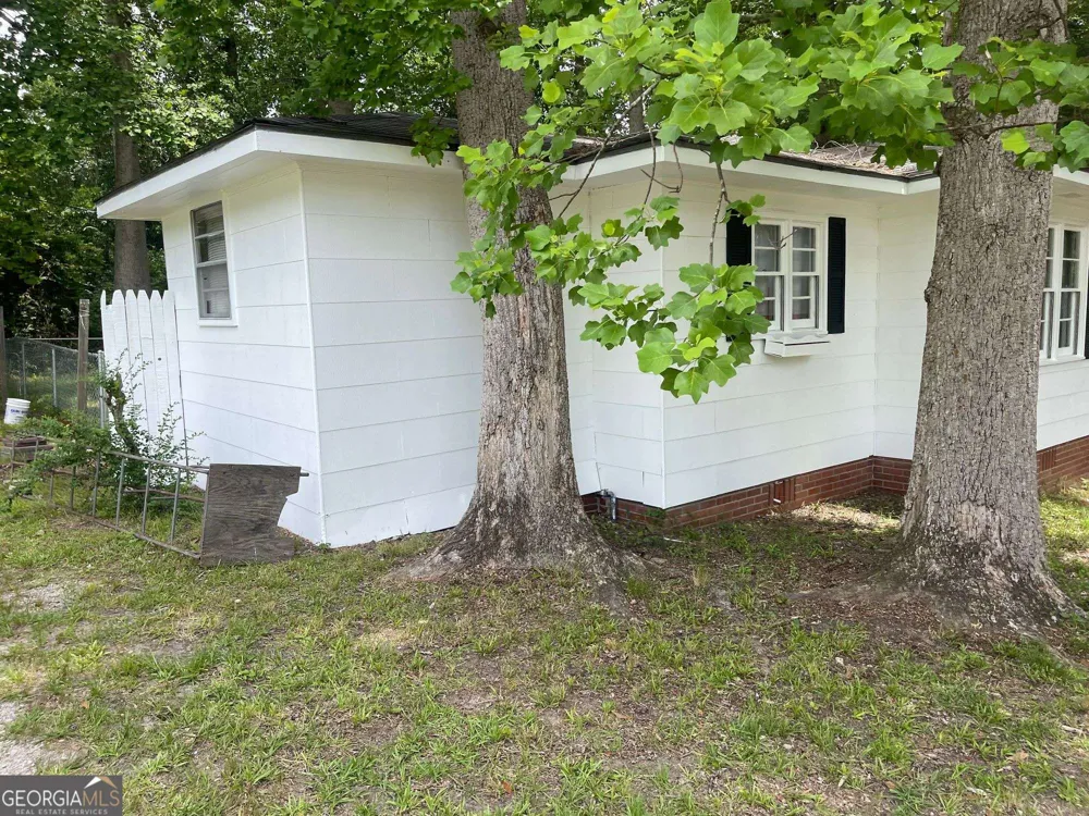 646 N Main ST Swainsboro, GA 30401