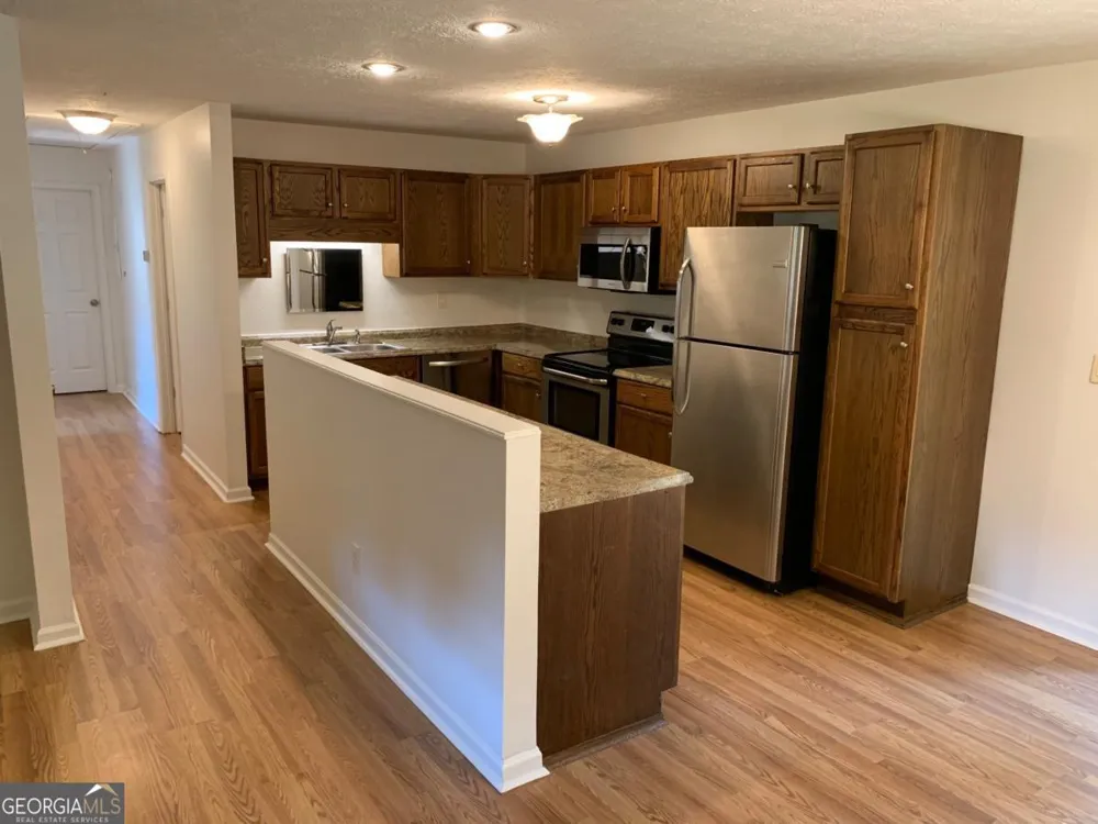 6103 Lake Lanier Heights RD Buford, GA 30518