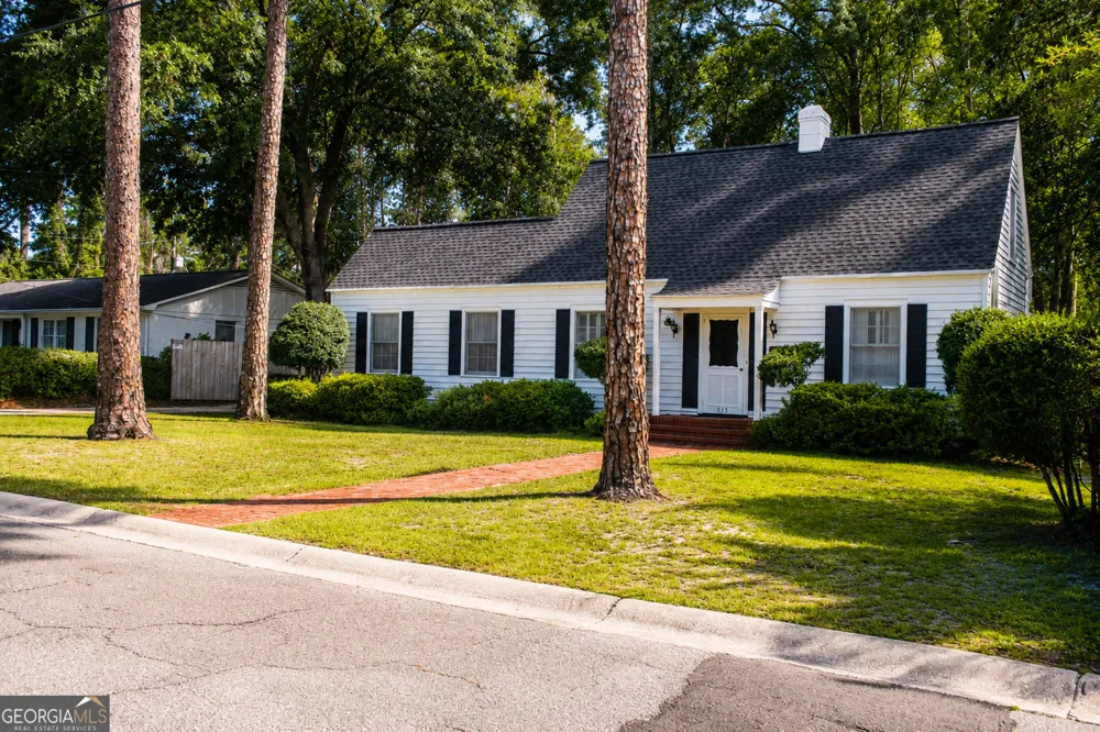 713 Magnolia DR Waycross, GA 31501