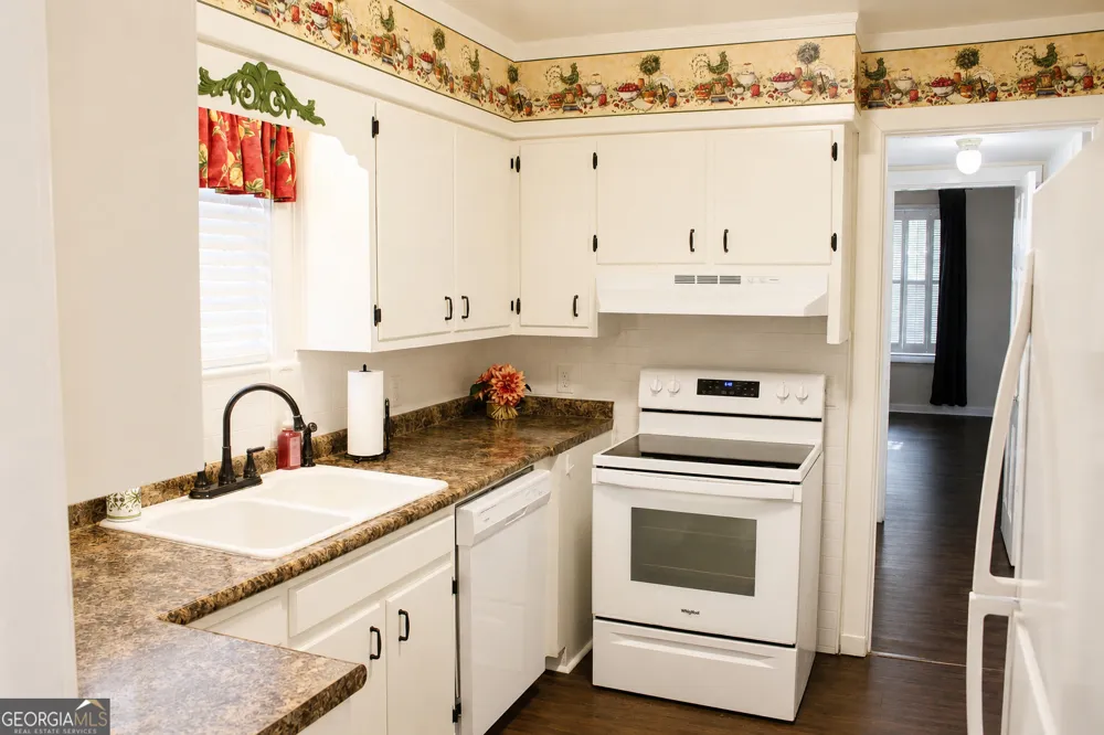 713 Magnolia DR Waycross, GA 31501