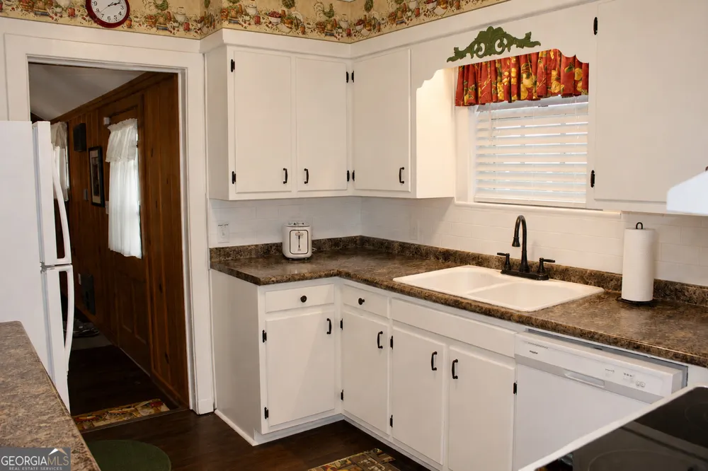 713 Magnolia DR Waycross, GA 31501