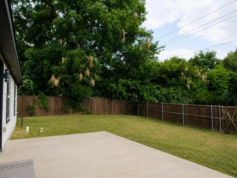 5549 Bluffman Drive Dallas, TX 75241