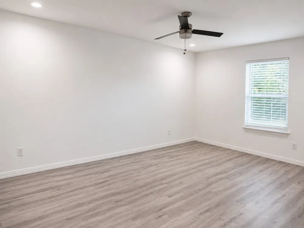 5549 Bluffman Drive Dallas, TX 75241