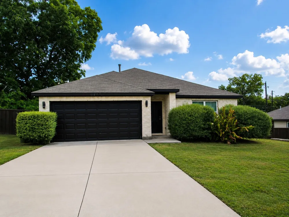 5549 Bluffman Drive Dallas, TX 75241