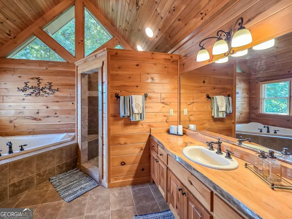 965 My Mountain RD Morganton, GA 30560