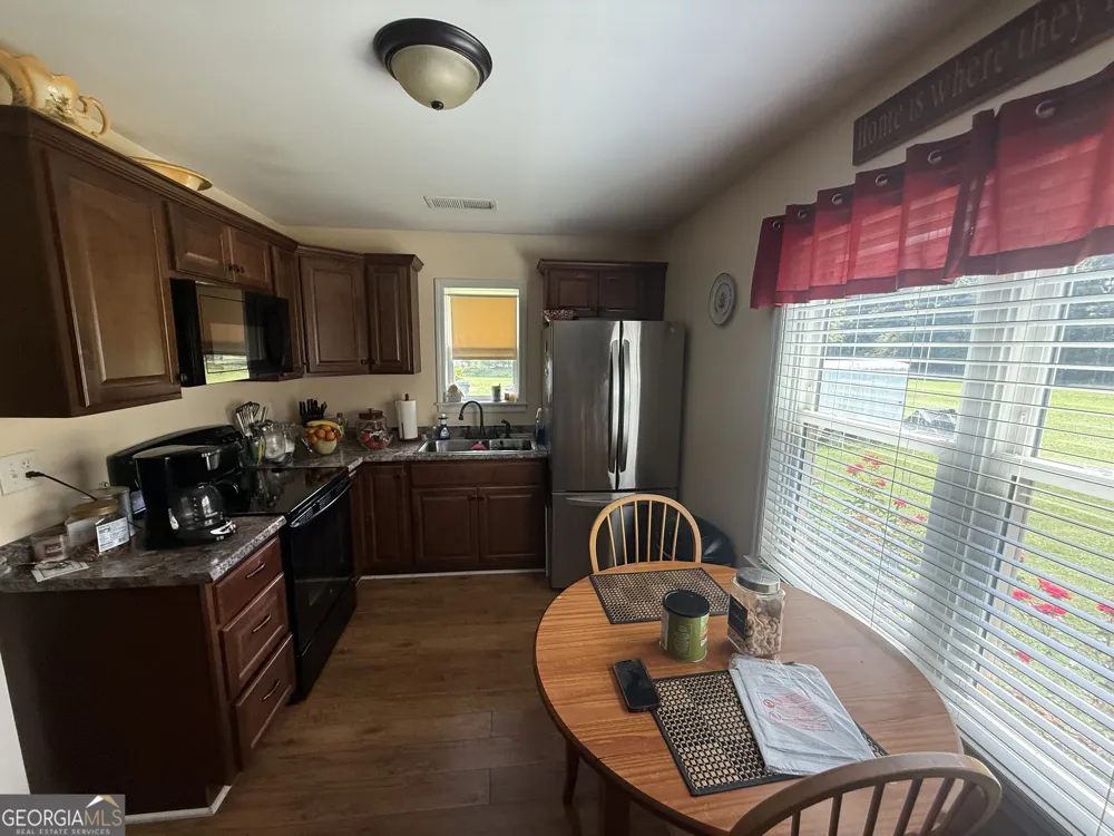 95 Firethorne DR Newnan, GA 30265