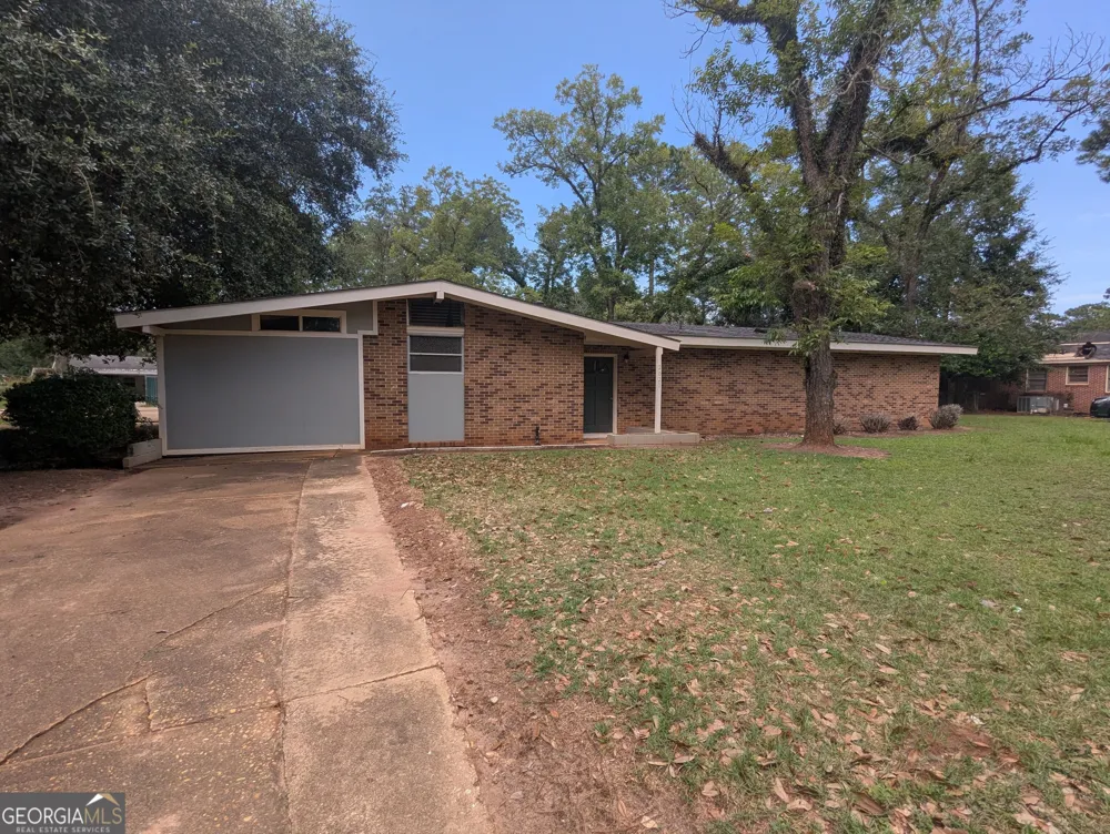 2021 Whispering Pines RD Albany, GA 31707