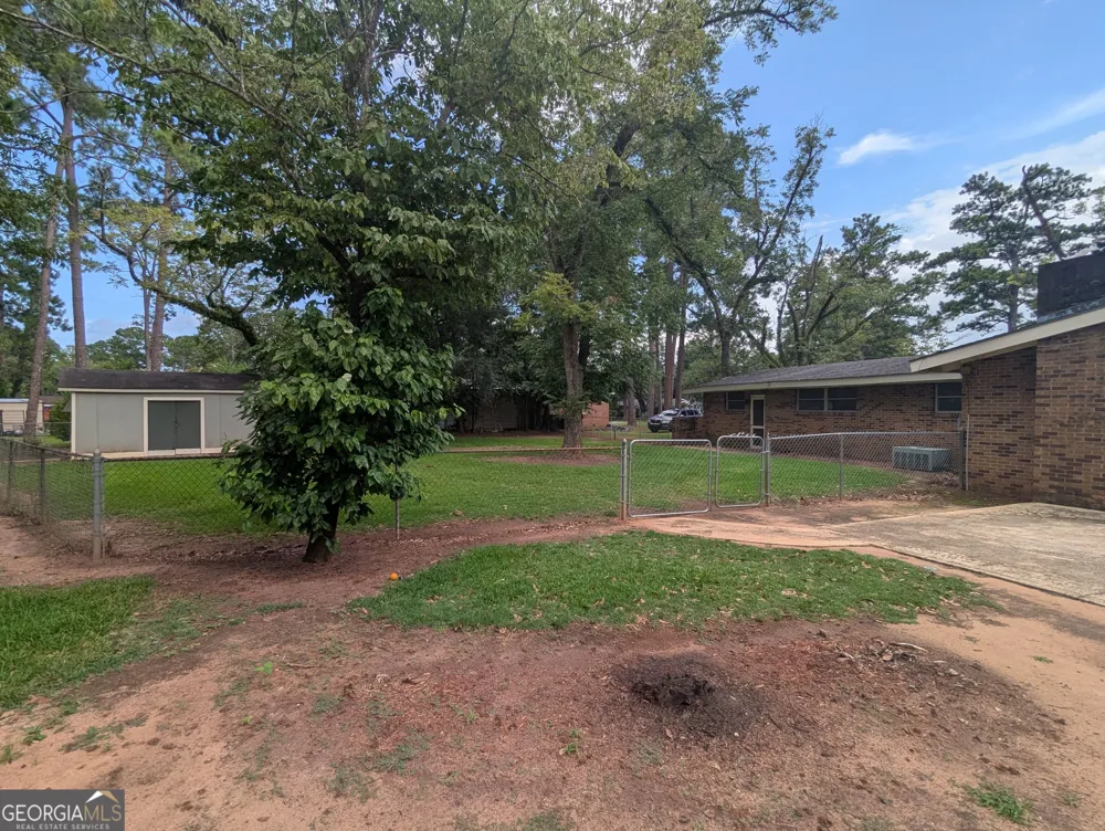 2021 Whispering Pines RD Albany, GA 31707