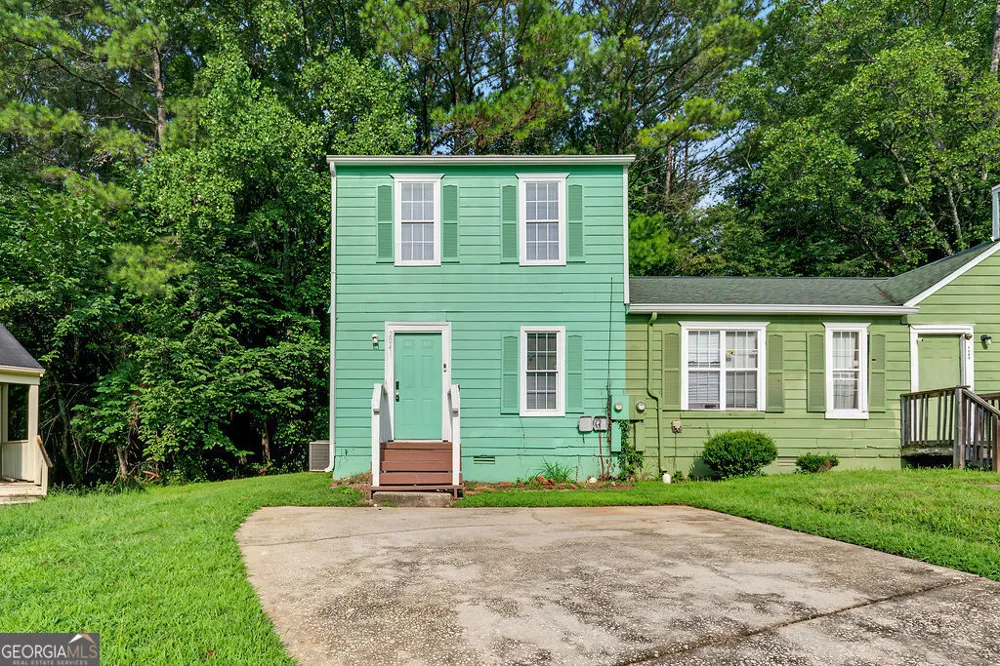 2041 Charter MNR Lithonia, GA 30058
