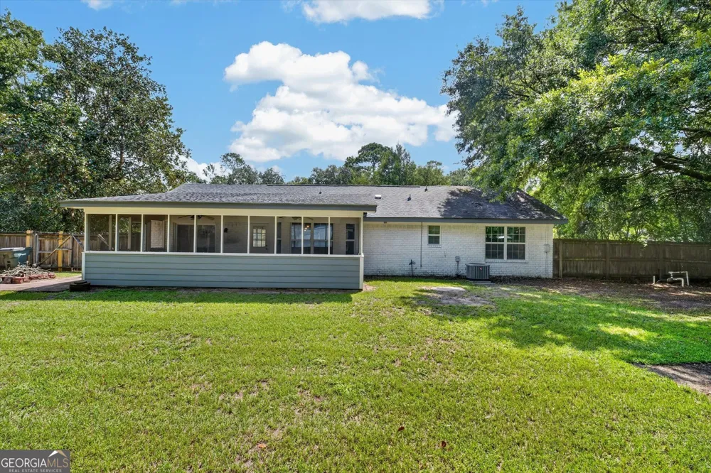 214 Jefferson CIR SE Allenhurst, GA 31301