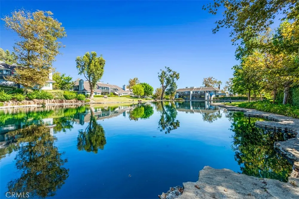 1005 Lakeview Azusa, CA 91702