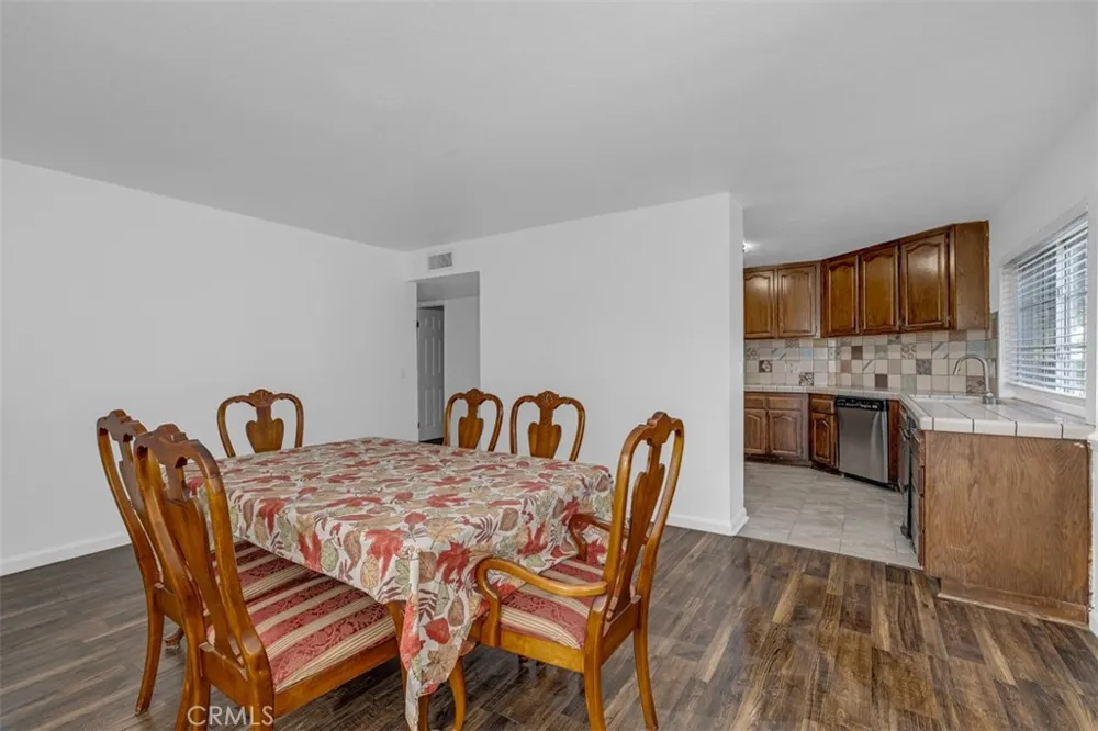 1005 Lakeview Azusa, CA 91702