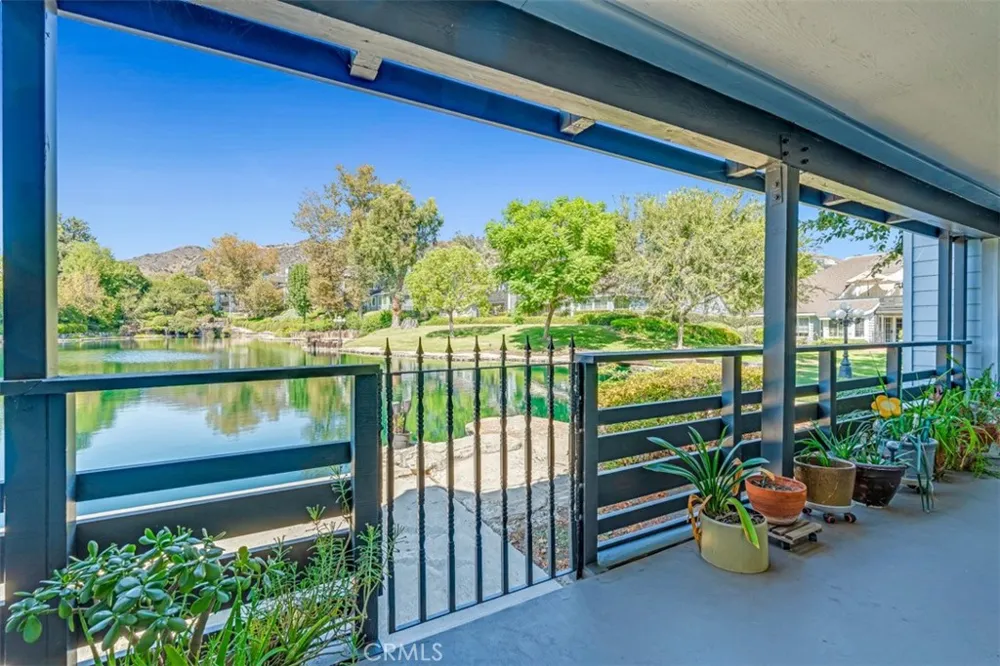 1005 Lakeview Azusa, CA 91702
