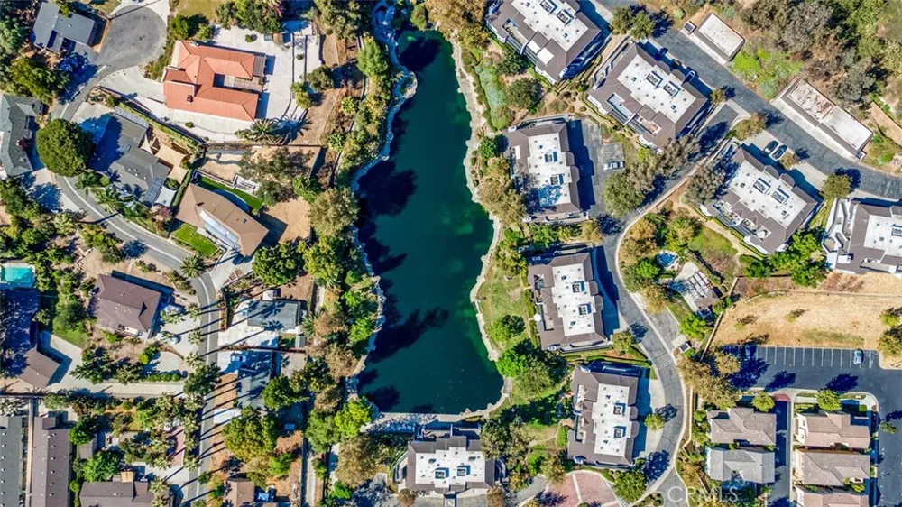 1005 Lakeview Azusa, CA 91702