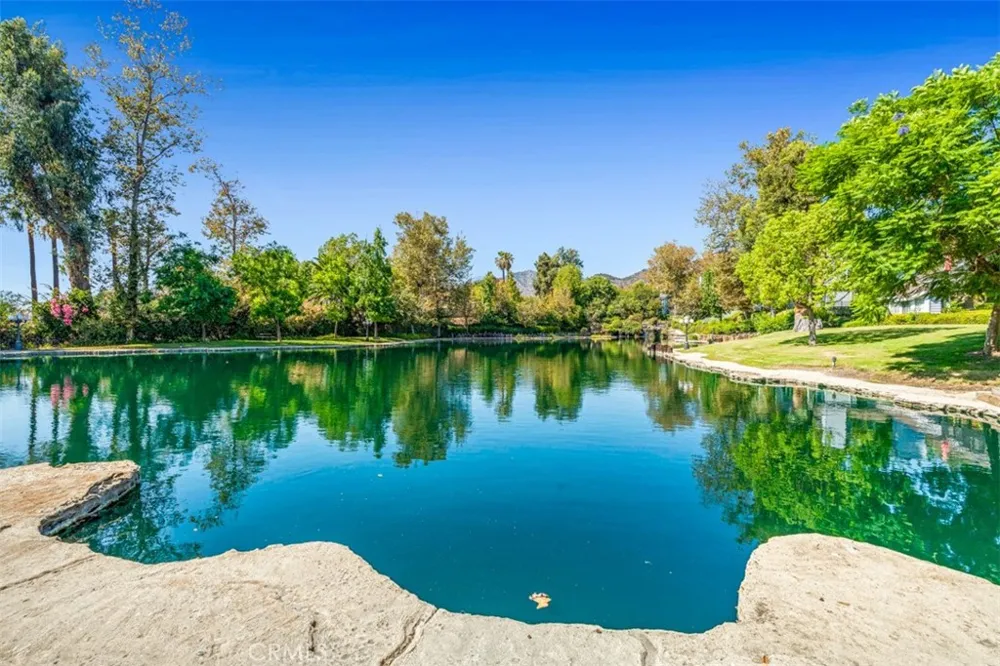 1005 Lakeview Azusa, CA 91702