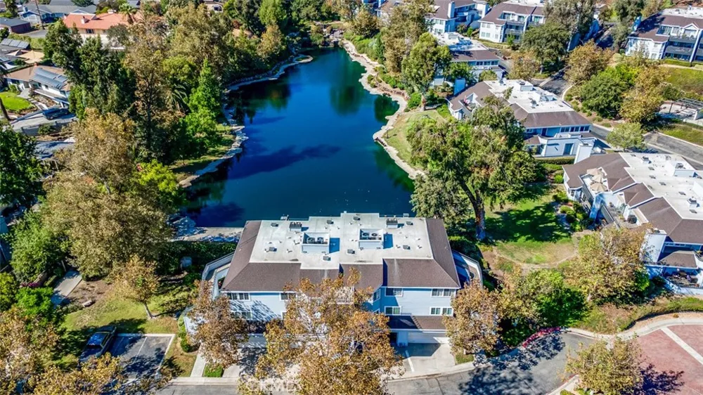 1005 Lakeview Azusa, CA 91702