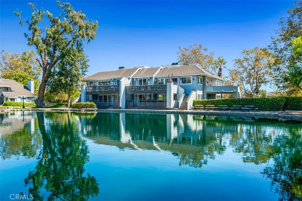 1005 Lakeview Azusa, CA 91702