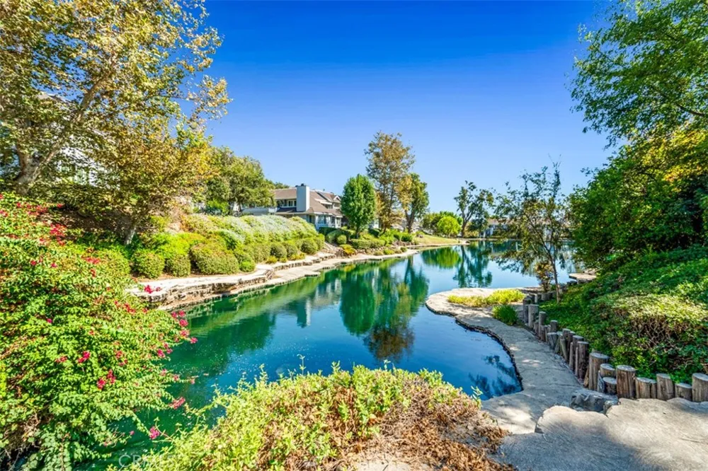 1005 Lakeview Azusa, CA 91702