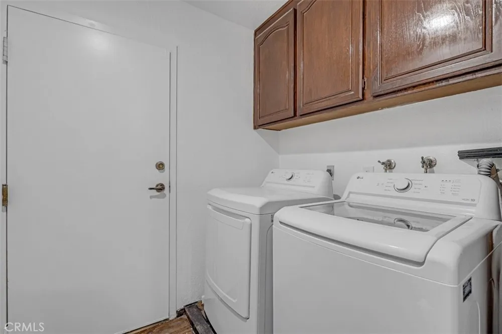 1005 Lakeview Azusa, CA 91702