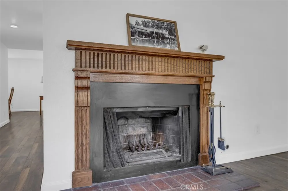 1005 Lakeview Azusa, CA 91702