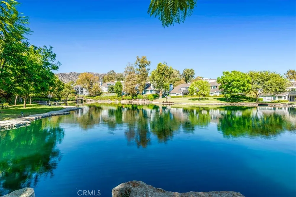 1005 Lakeview Azusa, CA 91702