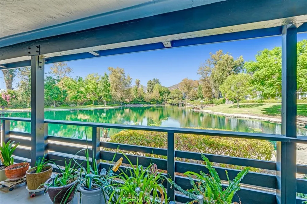 1005 Lakeview Azusa, CA 91702