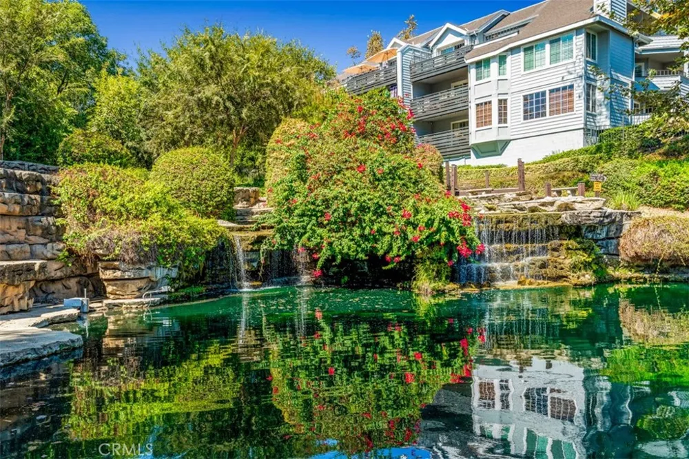 1005 Lakeview Azusa, CA 91702