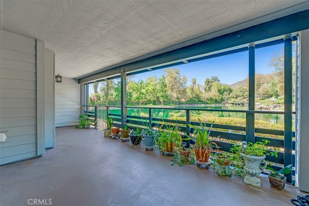 1005 Lakeview Azusa, CA 91702