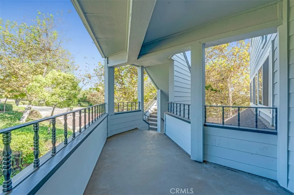 1005 Lakeview Azusa, CA 91702