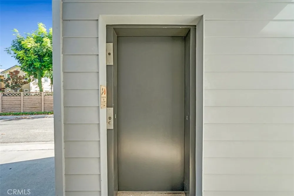 1005 Lakeview Azusa, CA 91702