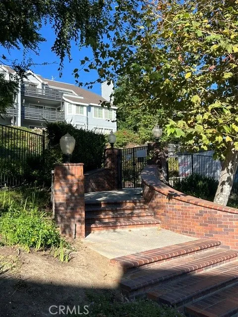 1005 Lakeview Azusa, CA 91702