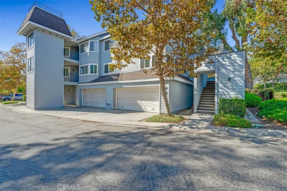 1005 Lakeview Azusa, CA 91702