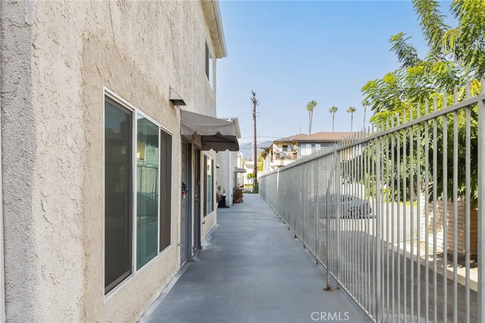 333 Riverdale Drive #15 Glendale, CA 91204