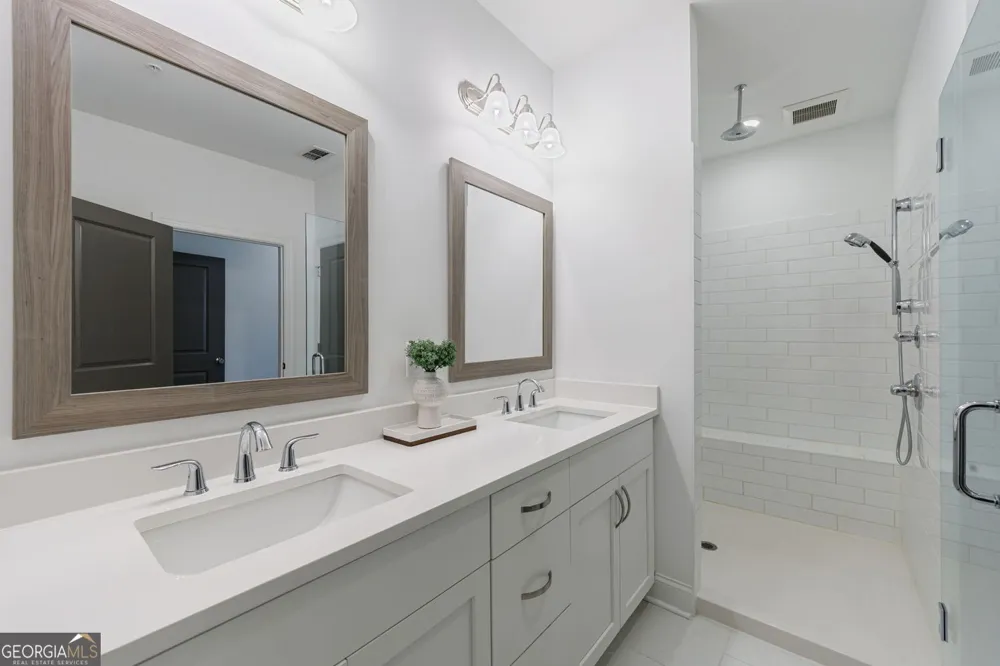 4989 Sealy CIR Peachtree Corners, GA 30092