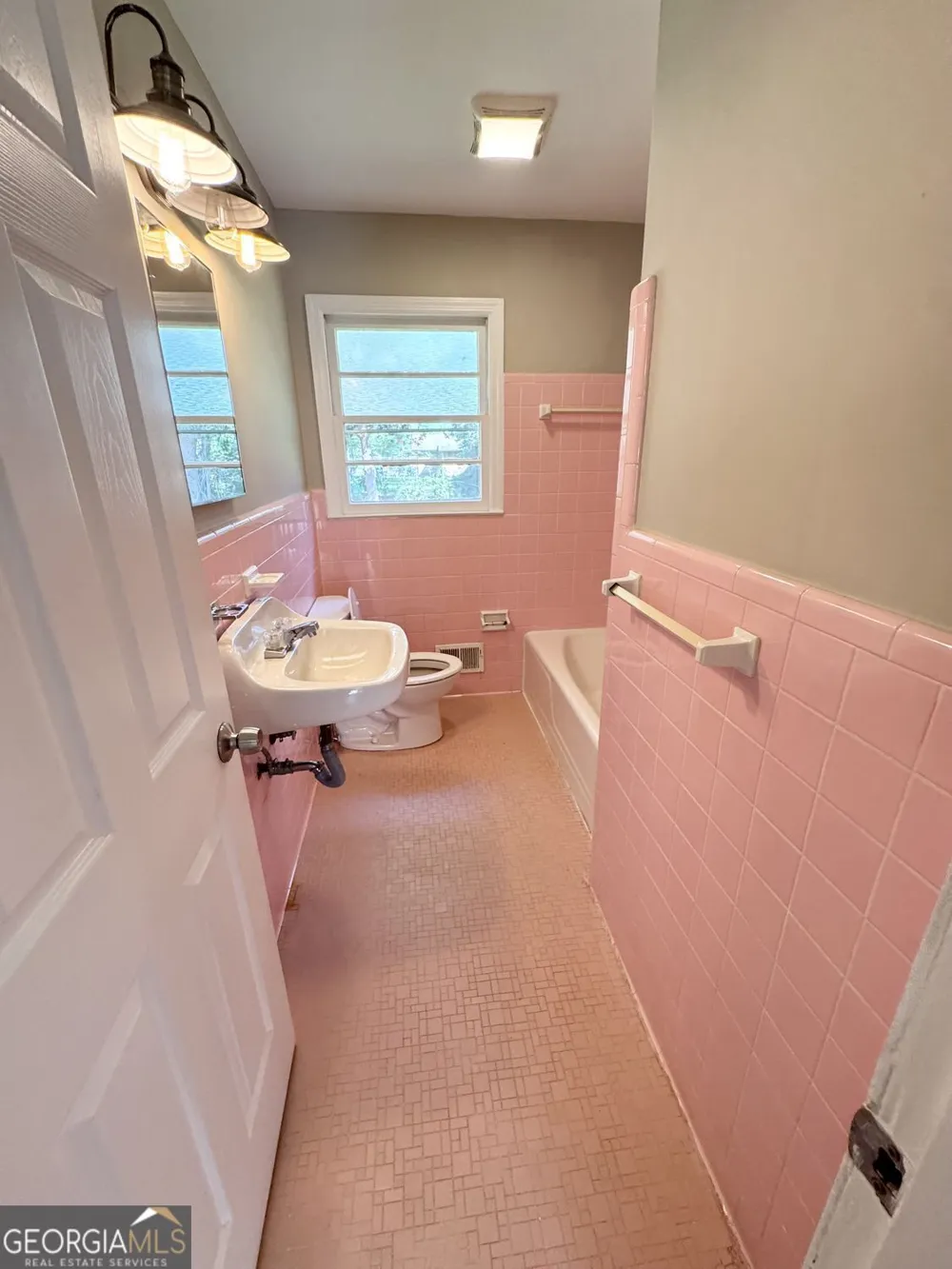 246 Bruce ST Loganville, GA 30052