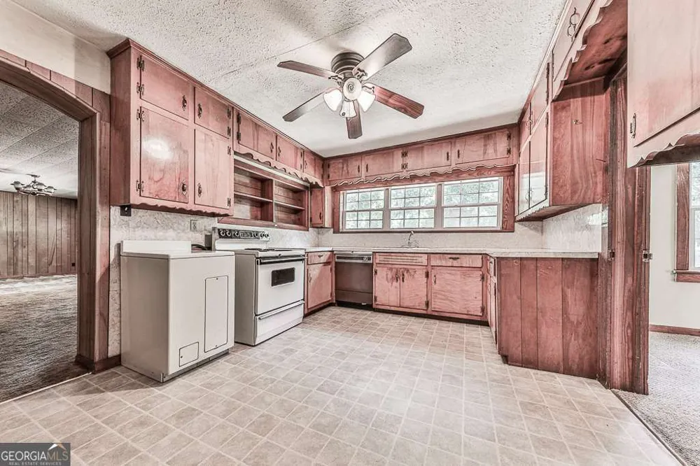 514 Ball Ground RD Ball Ground, GA 30107